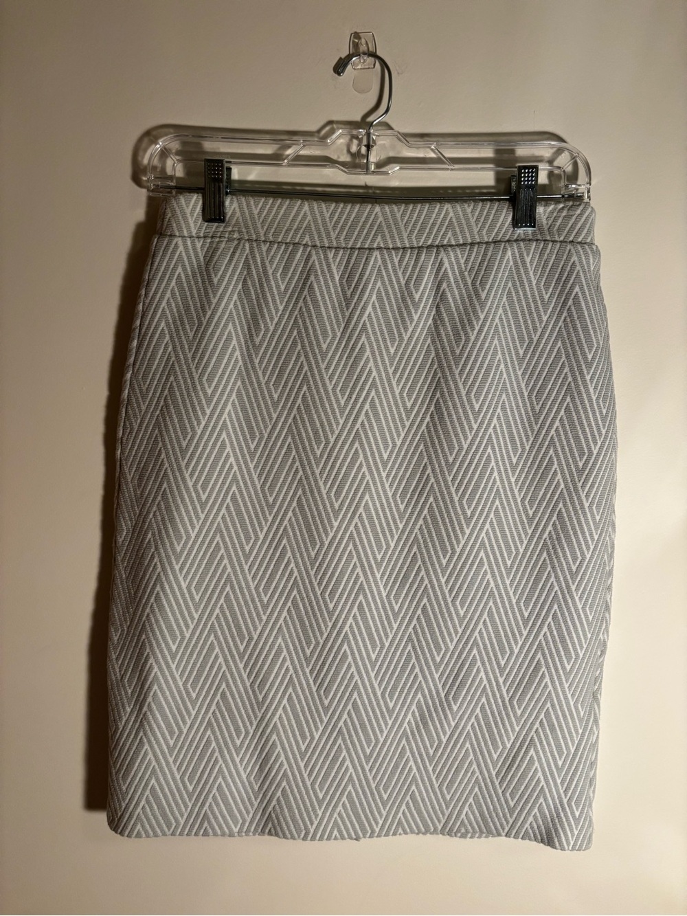Banana Republic Textured Gray-White Chevron Pencil Skirt